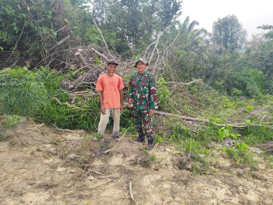 Cegah Karhutla Sejak Dini, Babinsa Koramil 04/Lph Intensifkan Patroli di Wilayah Rumbai Timur