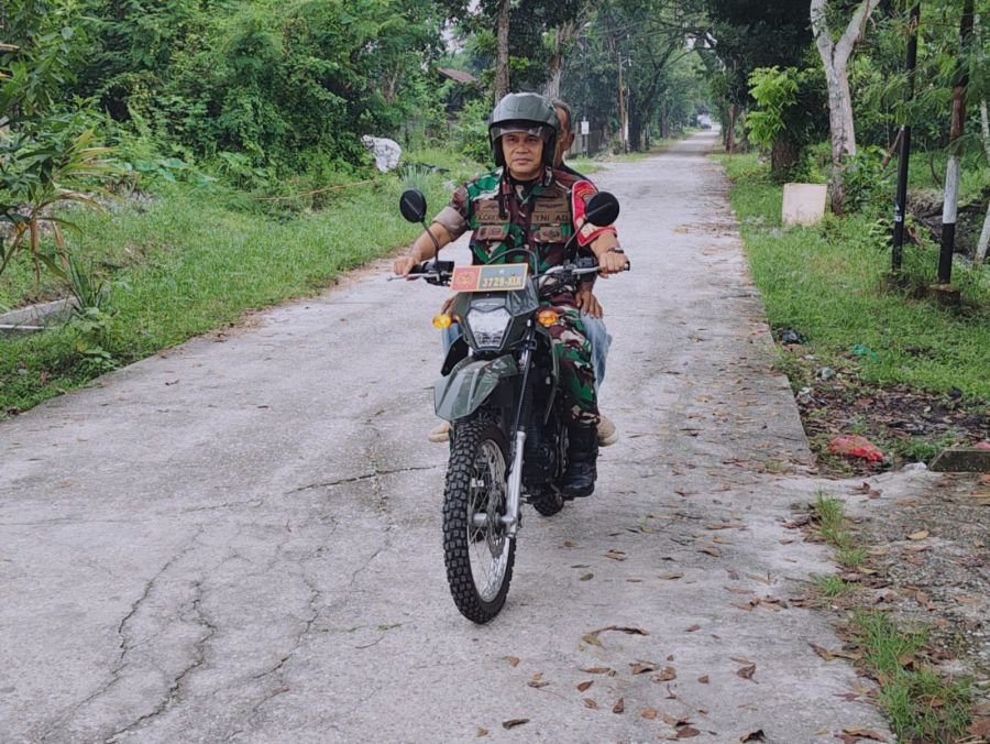 Cegah Karhutla Sejak Dini, Babinsa Rumbai Ajak Warga Lembah Damai Peduli Lingkungan