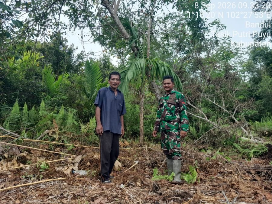 Cegah Karhutla Sejak Dini, Babinsa Koramil 06/Merbau Bersama Masyarakat Patroli di Desa Bandul