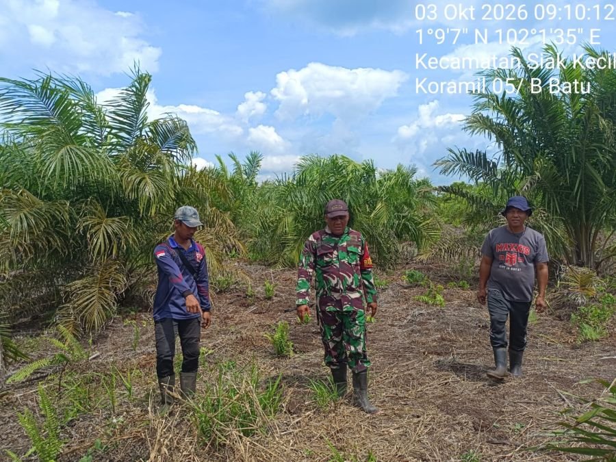Cegah Karhutla Sejak Dini, Babinsa dan Warga Sisir Titik Rawan di Sungai Linau