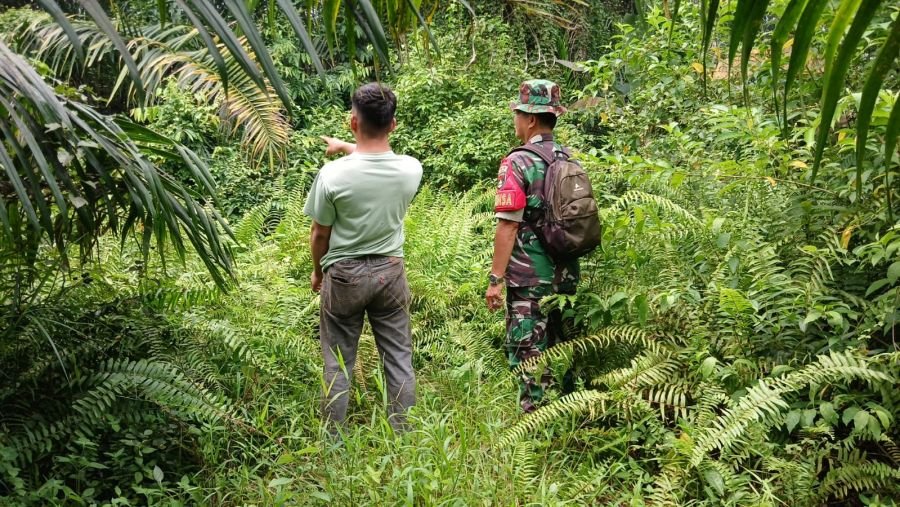 Cegah Karhutla Sejak Dini, Babinsa Rumbai Ajak Warga Jaga Lingkungan Tetap Aman dan Bebas Asap