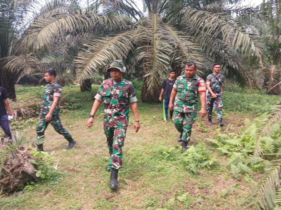 Cegah Karhutla, Serka Efison Pimpin Patroli di Desa Banjar Nan Tigo
