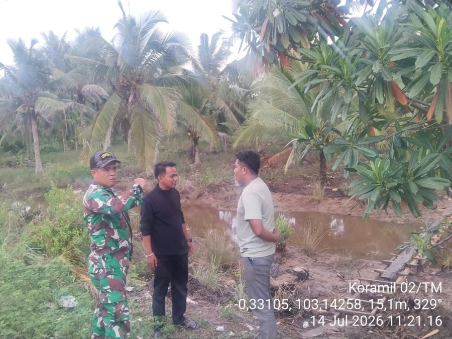 Cegah Karhutla, Sertu Agusmi Harianto koramil 02/TM Gelar Patroli di Desa Tekulai Hilir