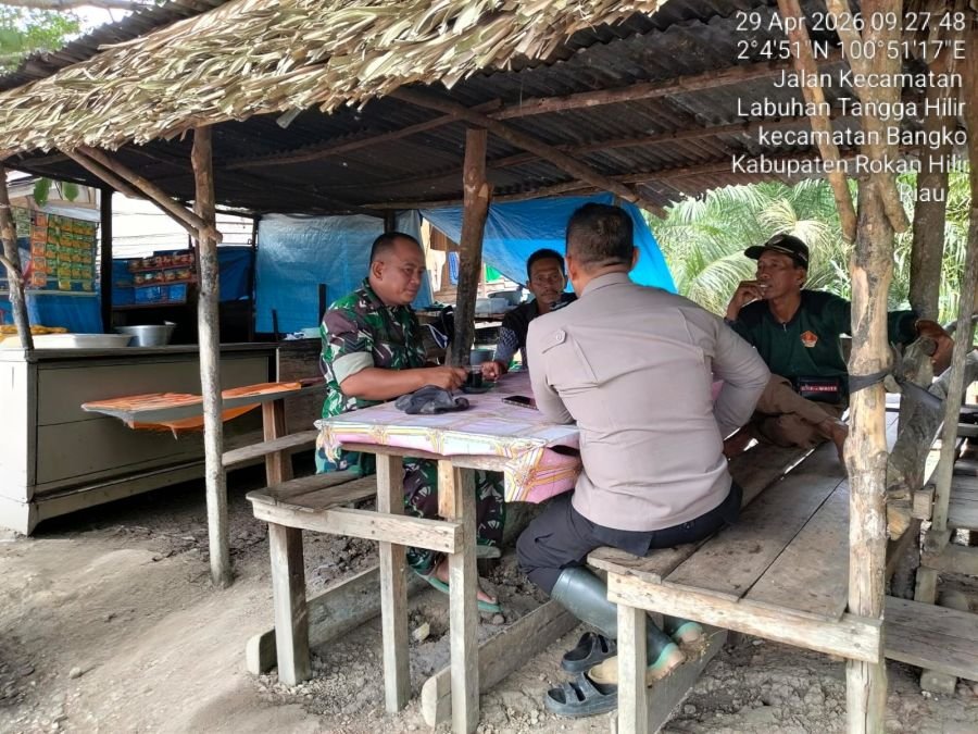 Cegah Karlahut, Babinsa Koramil 01/Bangko Bersama Bhabinkamtibmas Edukasi Warga Labuhan Tangga Hilir