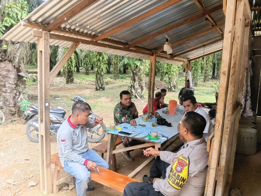 Cegah Karlahut dan Dampak Penyakit, Babinsa Sei Kuning Ingatkan Warga Tak Bakar Lahan