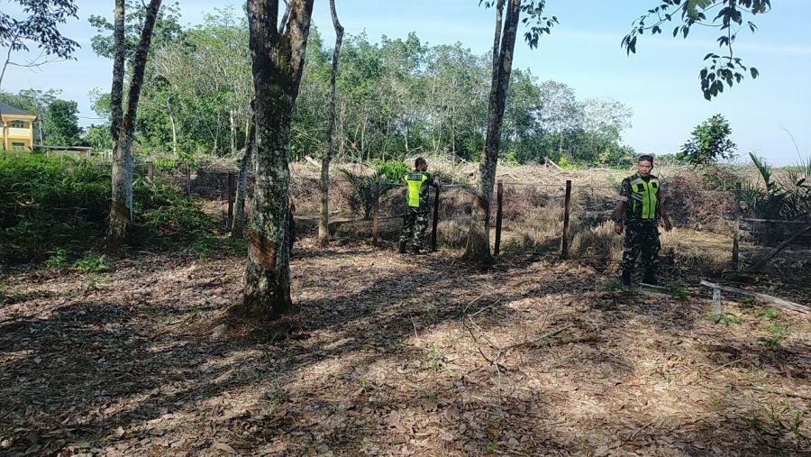 Cegah Kebakaran, Babinsa  Koramil 02/KT Sisir Wilayah Rawan Karhutla