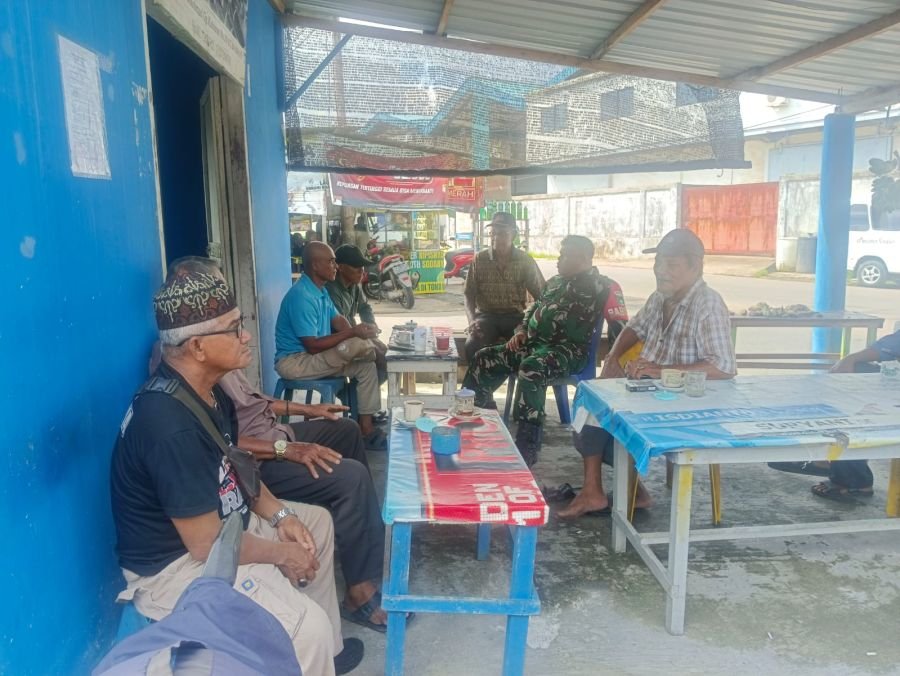 Cegah Kebakaran, Babinsa Tanjung Unggat Imbau Warga Pesisir Tidak Membakar Sampah
