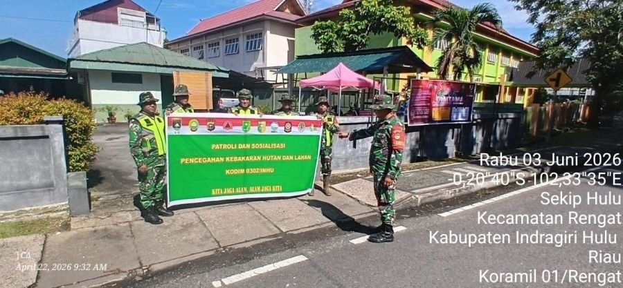 Cegah Kebakaran Hutan, Babinsa Koramil 01/Rengat Gencarkan Patroli dan Sosialisasi Karhutla di Desa