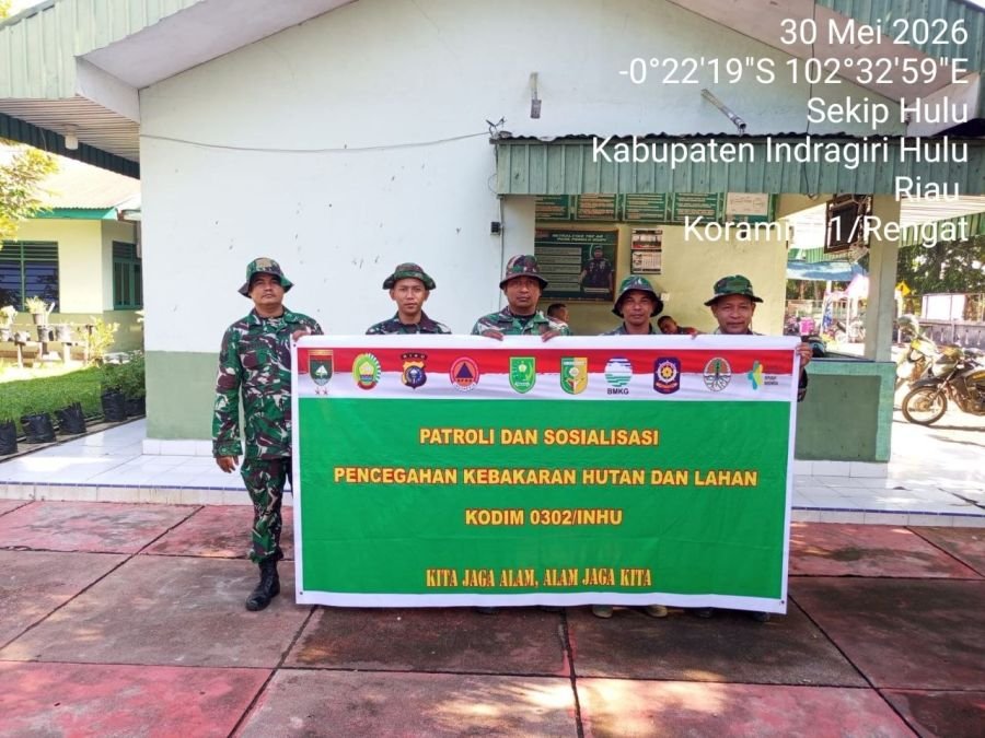 Cegah Kebakaran Hutan, Babinsa Koramil 01/Rengat Gencarkan Patroli dan Sosialisasi di Desa Rewa Seki