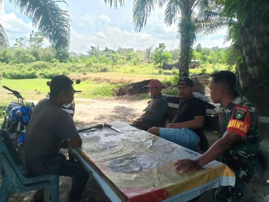 Cegah Kebakaran Hutan dan Lahan , Babinsa Koramil 01/Bangkinang Intensifkan Patroli dan Sosialisasi