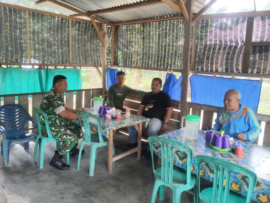 Cegah Kebakaran Hutan dan Lahan, Serka Hendra Arena Sosialisasikan Bahaya Karhutla Lewat Komsos
