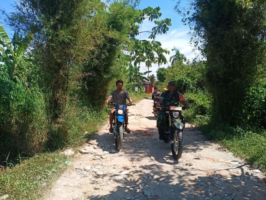 Cegah Kebakaran Lahan, Babinsa Koramil 06/Sukajadi Rutin Lakukan Patroli