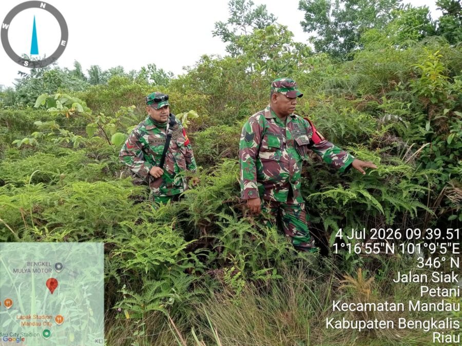 Cegah Kebakaran Lahan, Babinsa Koramil 03/Mandau Perketat Patroli di Wilayah Desa Petani