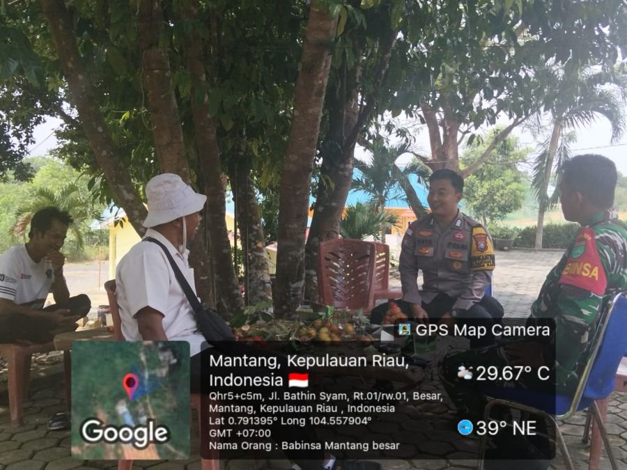 Cegah Kebakaran Lahan, Babinsa Mantang Besar Himbau Warga Hindari Pembakaran Sembarangan.