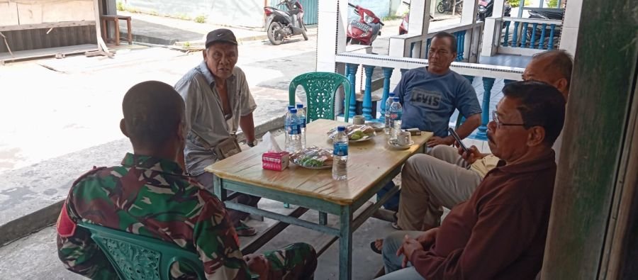 Babinsa Senayang Ingatkan Warga, Satu Kelalaian Bisa Picu Karhutla