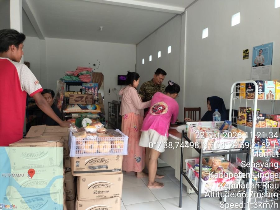 Cegah Kelangkaan Bahan Pokok, Babinsa Koramil 06/Senayang Perkuat Pemantauan di Wilayah Binaan