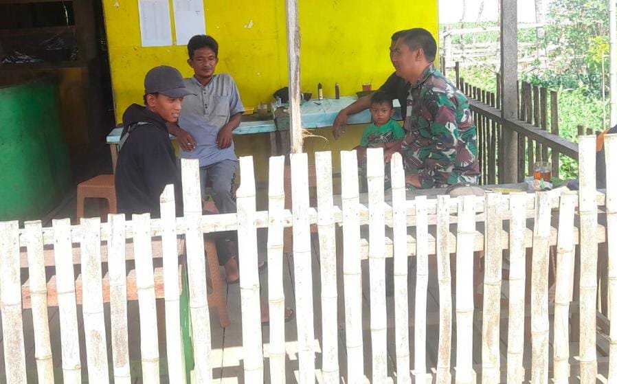 Cegah Narkoba dan Judi Online, Babinsa 01/Tembilahan Sertu Suherman Gandeng Pemuda Desa Sungai Intan