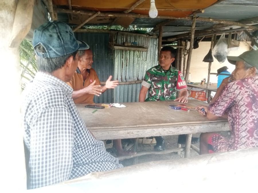Cegah Panic Buying, Babinsa Sertu Wahyu Suseno Pastikan Distribusi BBM di SPBU Aman dan Terkendali