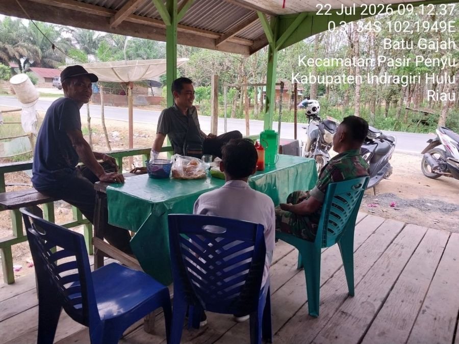 Cegah Penyalahgunaan Narkoba, Babinsa Koramil 04/PP Beri Pemahaman Warga di Desa Batu Gajah