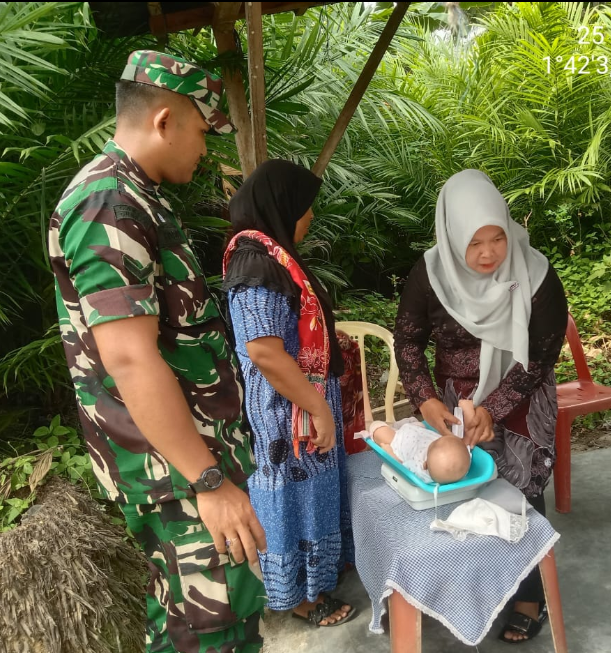Cegah Stunting, Babinsa Koramil 0321-03/Bgs Rohil Kembali Berikan Pendampingan Posyandu 