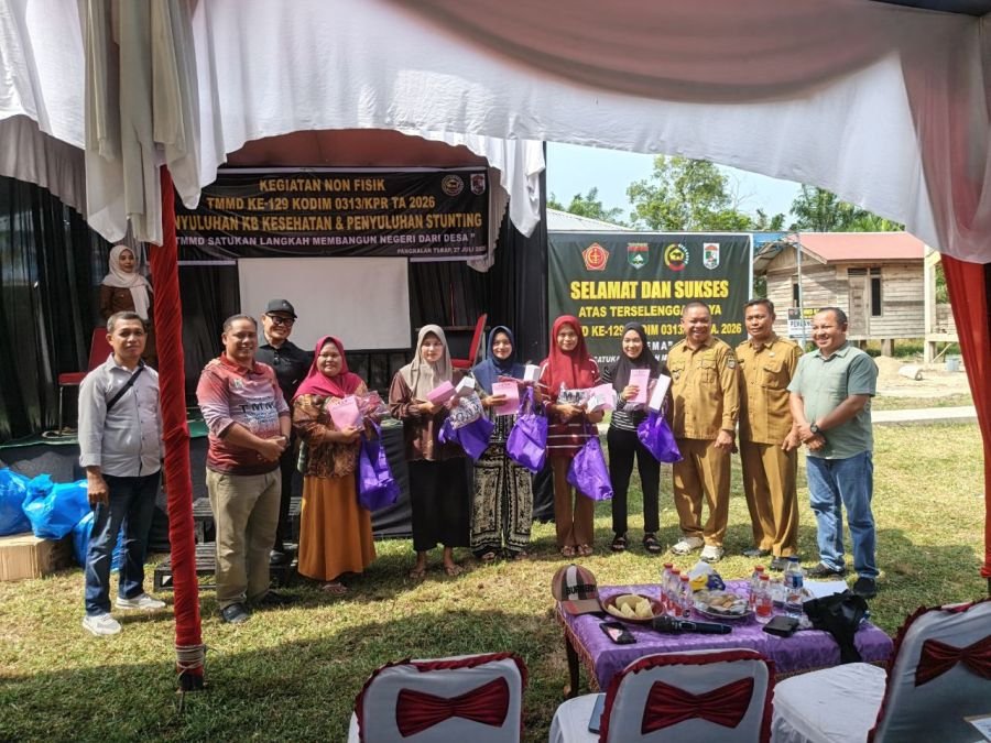 Cegah Stunting dan Sehatkan Keluarga, Satgas TMMD Ke-129 Kodim 0313/KPR,Gelar Penyuluhan KB Kesehata