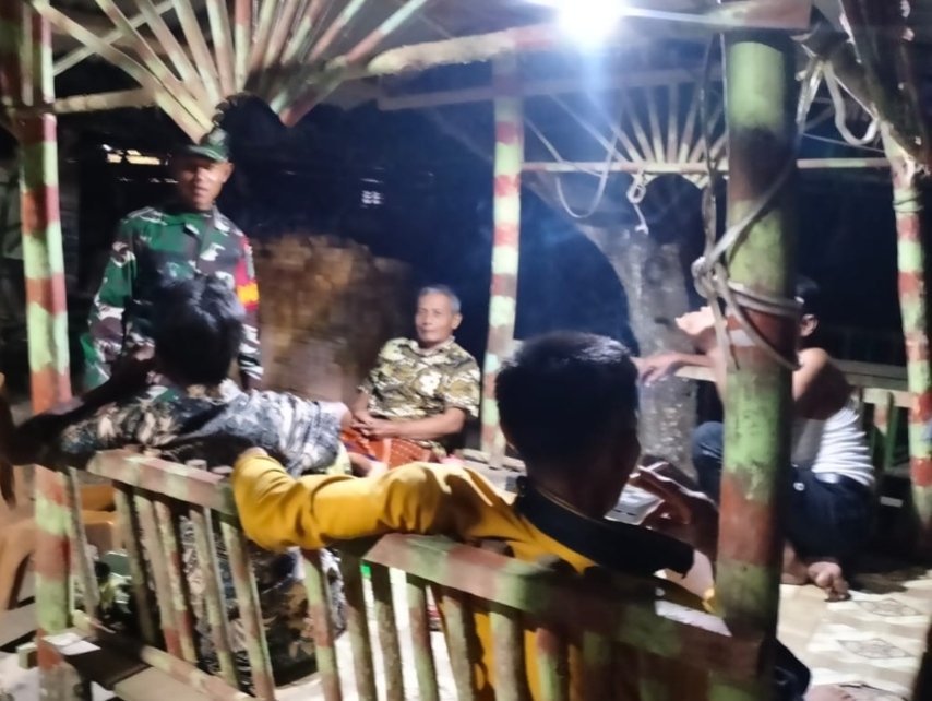 Ciptakan Situasi Tetap Aman dan Kondusif, Babinsa Laksanakan Patroli Malam Bersama Datuk Penghulu
