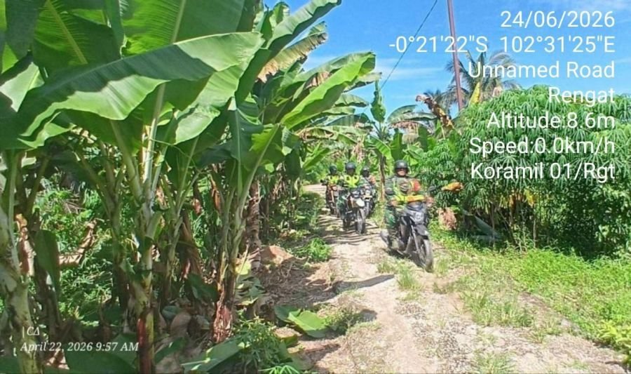 Cuaca Cerah, Babinsa Koramil 01/Rengat Intensifkan Patroli dan Sosialisasi Karhutla