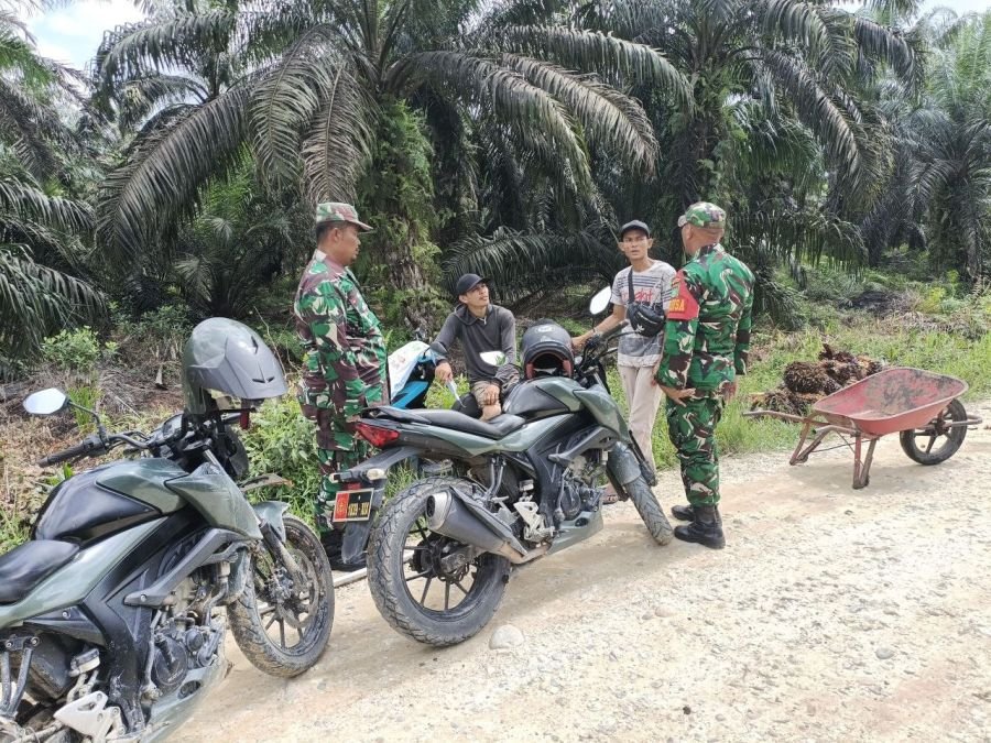 Cuaca Mendung, Babinsa Tetap Gencarkan Patroli Karhutla