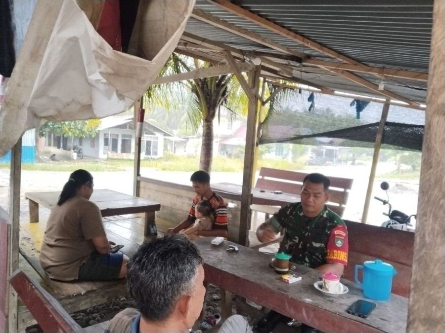 Cuaca Tak Menentu, Babinsa Koramil 08/TDN Imbau Warga Desa Giti Jaga Kesehatan dan Kebersihan