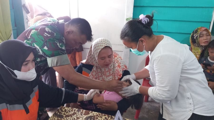 Dampingi Posyandu, Babinsa Koramil 0321-03/Bgs Rohil Pastikan Kesehatan Balita
