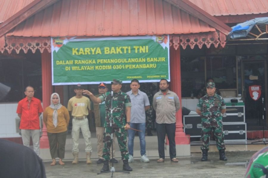 Dandim 0301 PBR Bersama Stakeholder Lakukan Aksi 'Karya Bakti' Bersih Bersih Sampah
