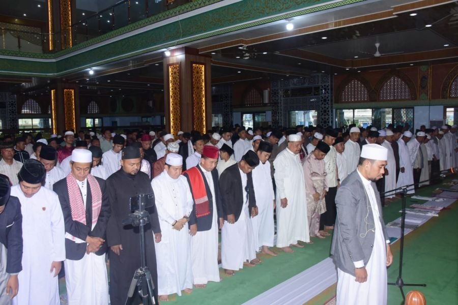 Dandim 0303 Bengkalis Sholat Idul Adha Bersama Ribuan Warga, Suasana Khidmat Penuhi Masjid Agung