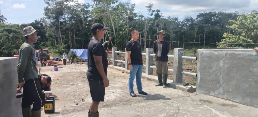 Dandim 0315/TPI Tinjau Progres Pembangunan Jembatan Beton Garuda di Desa Lome, Pastikan Pekerjaan Be