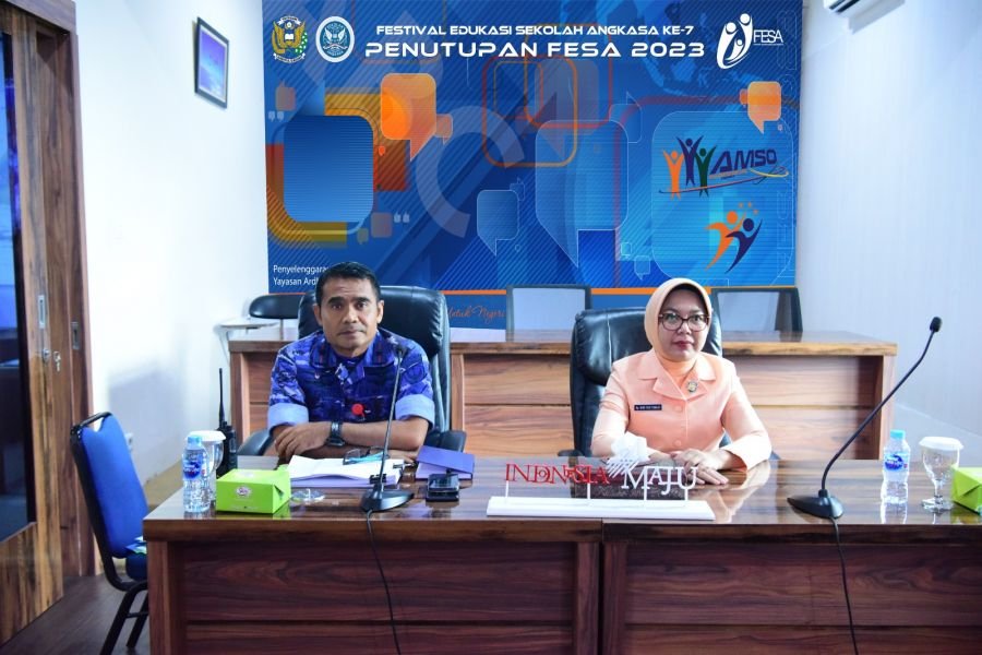 Danlanud dan Ketua Yasarini Pengurus Cabang Lanud Roesmin Nurjadin Ikuti Penutupan FESA 2023