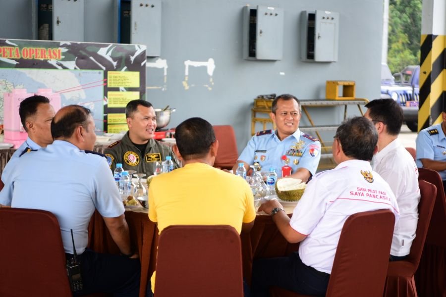 Danlanud Roesmin Nurjadin Sambut Kedatangan Pesawat Microlight Fasi DIY