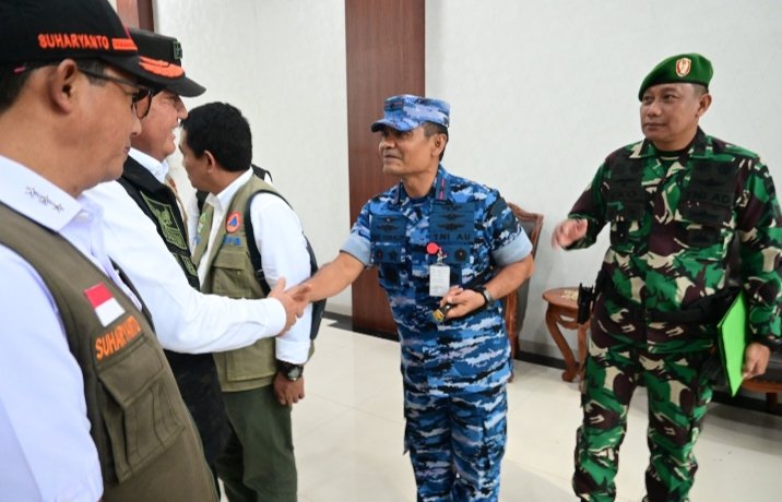 Danlanud Roesmin Nurjadin Sambut Menko Polkam RI