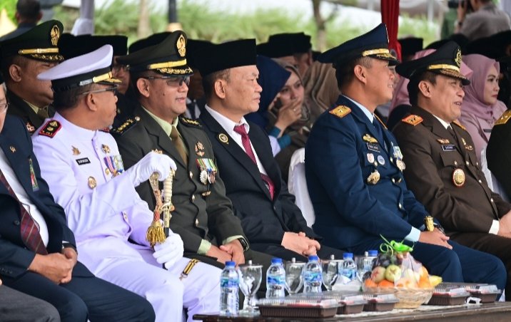 Danlanud RSN Hadiri Upacara Peringatan ke-80 Hari Pahlawan di Halaman Kantor Gubernur Riau