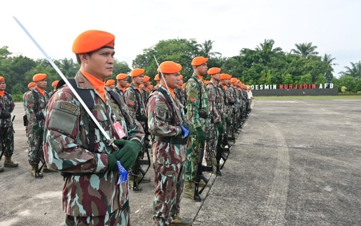 Danlanud RSN Pimpin Upacara Bendera 17-an