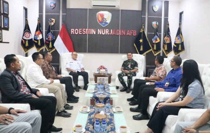Danlanud RSN Terima Audiensi Ketua OJK Provinsi Riau