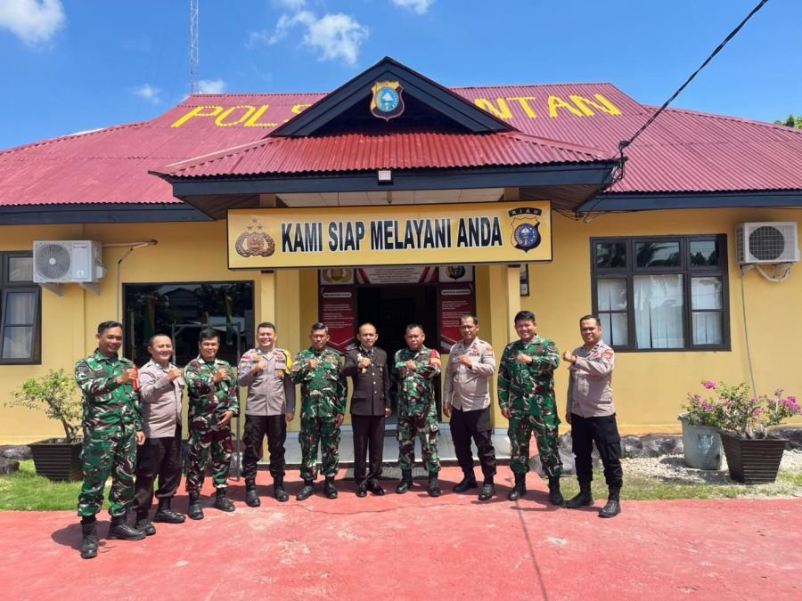 Danposramil Bantan Beserta Personel Posramil Bantan Melaksanakan Silaturahmi dalam Rangka Perayaan