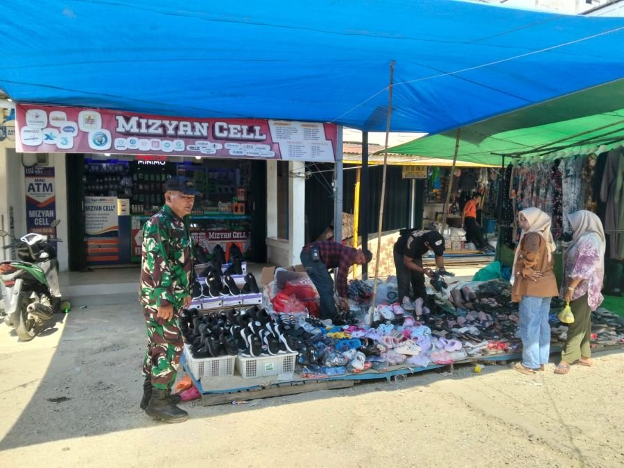 Danposramil Gaung Melaksanaka Pemantauan  di Pasar Kuala Lahang, Situasi Berjalan Aman dan Kondusif