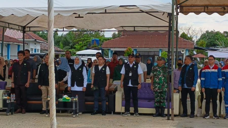 DANRAMIL 02/BUKIT KAPUR MEWAKILI DANDIM 0320/DUMAI HADIRI BAKTI SOSIAL AKBAR MILAD