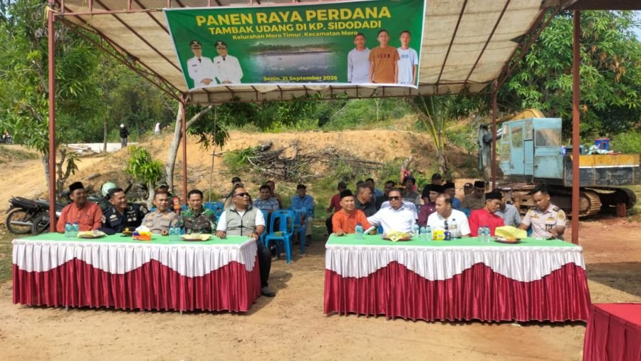 Danramil 02/Moro Dukung Panen Perdana Udang Vannamei di Sidodadi