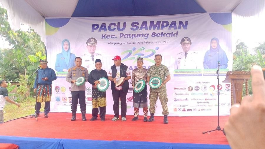 Danramil 03/Senapelan Dukung Pelestarian Budaya Melalui Lomba Pacu Sampan