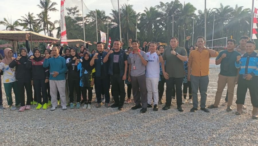 Danramil 03/Sungai Sembilan Hadiri Pembukaan Turnamen Bola Voli Piala Camat Sungai Sembilan