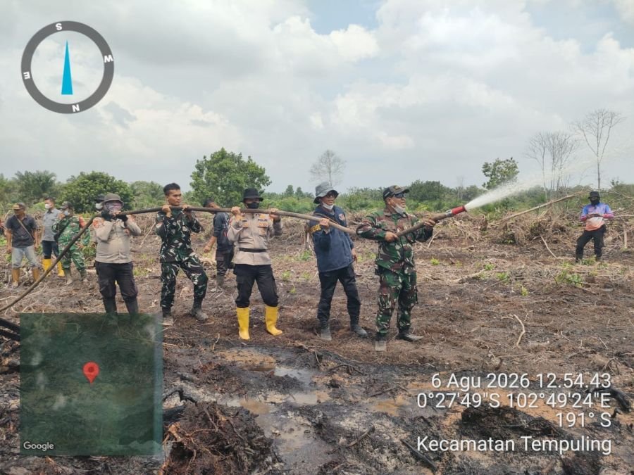 Danramil 03/Tempuling Pimpin Pendinginan 8 Hektare Lahan Bekas Karhutla