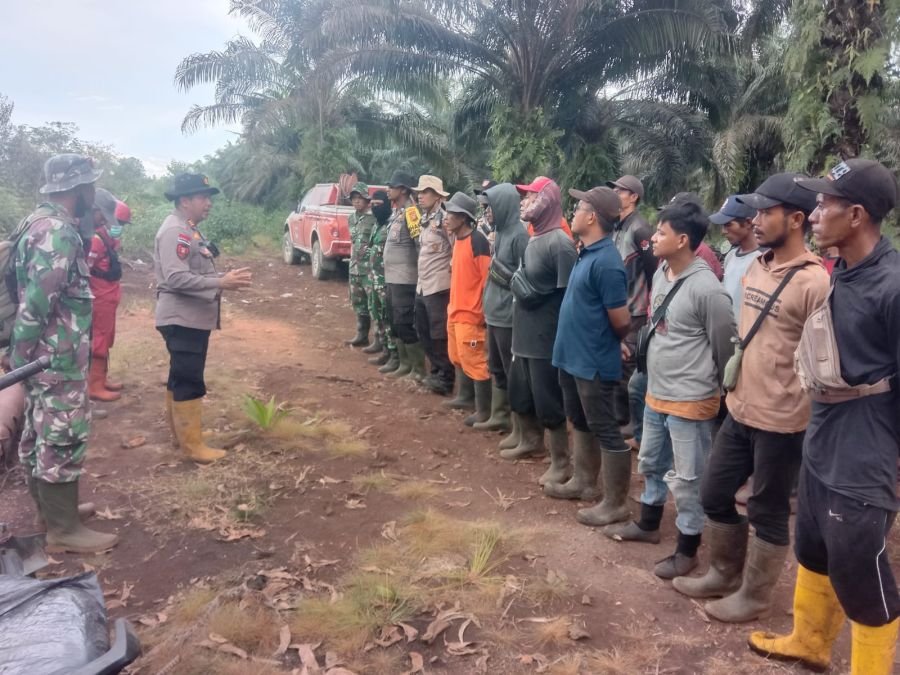 Danramil 04/rupat turun memimpin langsung di lokasi karlahut