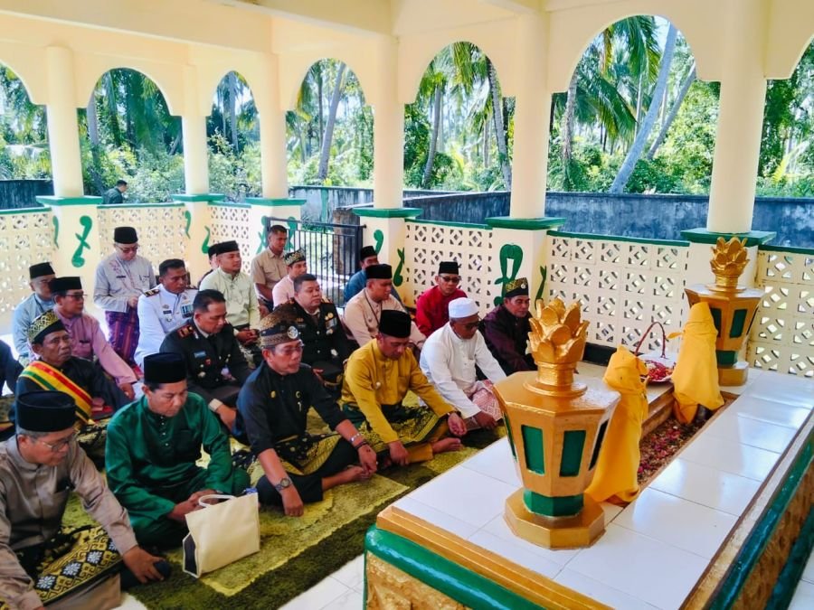 Danramil 05 Bukit Batu Ziarahi Makam Datuk Laksamana