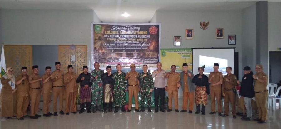 Danramil 06/Merbau Dampingi Tim Penyuluhan Karhutla Mabes TNI di Pulau Merbau