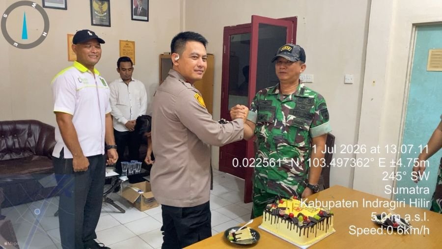 Danramil 08/Mandah Beserta anggota Beri Ucapan Hut Polri  Ke-80 Kepada Polsek Mandah